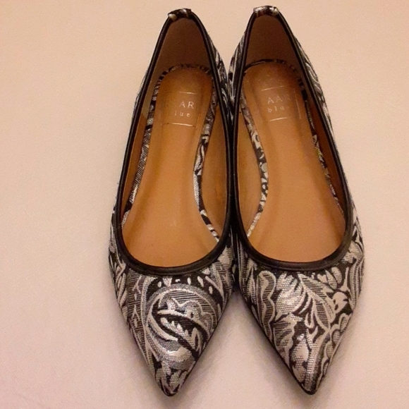 SHOES - Picture 1 of 4